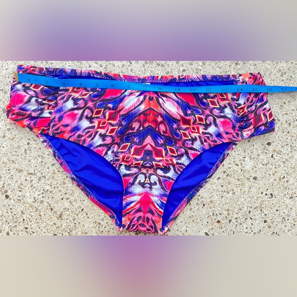 Becca swim bottoms - Picture 6 of 7